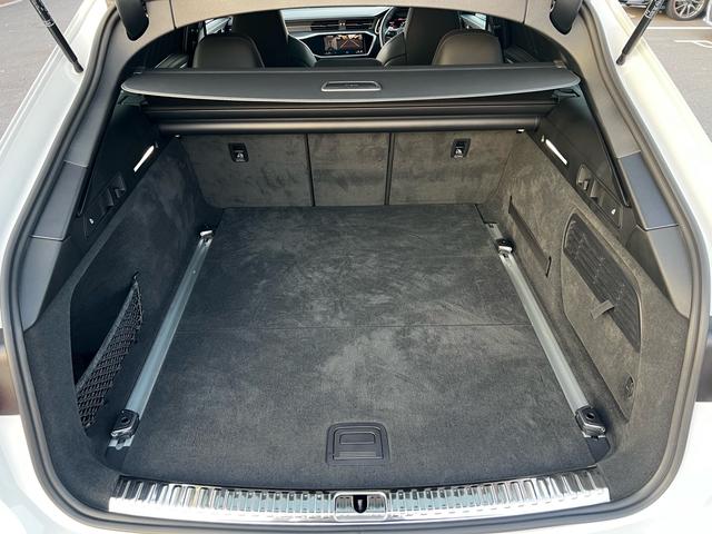 RS6アバント ベースグレード エアサスペンション(5名) アメ鍛22インチAW アクラポビッチマフラー カーボンミラー セラミックブレーキ リミッター305 MOP245 RSスポエキ グロスカーボンRSエクステリア 1オーナー(79枚目)