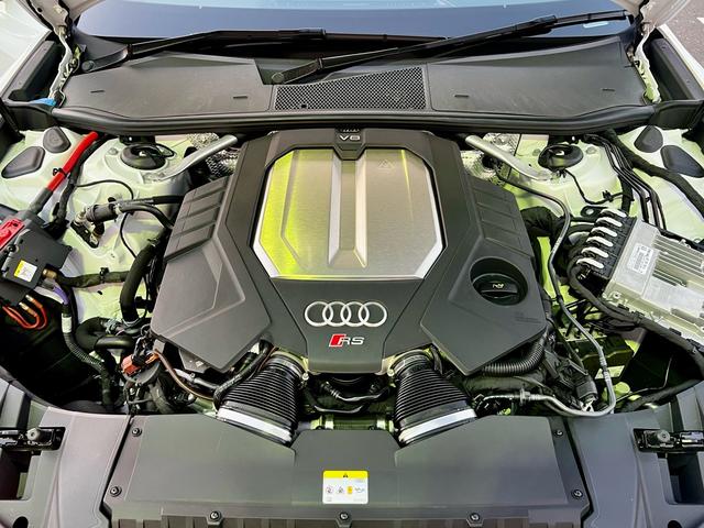 RS6アバント ベースグレード エアサスペンション(5名) アメ鍛22インチAW アクラポビッチマフラー カーボンミラー セラミックブレーキ リミッター305 MOP245 RSスポエキ グロスカーボンRSエクステリア 1オーナー(80枚目)