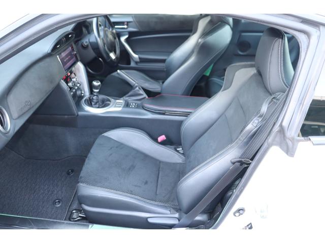 ８６ ＧＴリミテッド　ハイパフォーマンスパッケージ　ブレンボーブレーキ・ＳＤナビ・フルセグＴＶ・ＤＶＤ再生・ブルーツゥース・ＬＥＤヘットライト（5枚目）