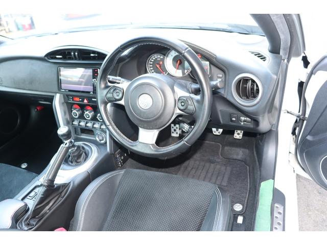 ８６ ＧＴリミテッド　ハイパフォーマンスパッケージ　ブレンボーブレーキ・ＳＤナビ・フルセグＴＶ・ＤＶＤ再生・ブルーツゥース・ＬＥＤヘットライト（8枚目）