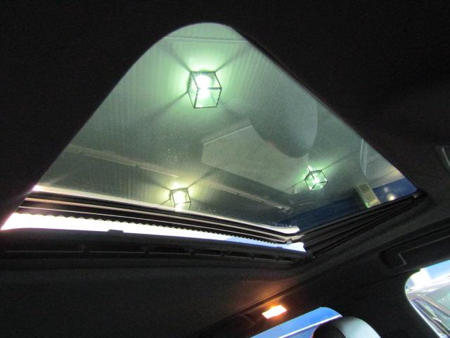 【サンルーフ】屋根部分が開きますので、開放感があり、光を取り入れたり換気ができますので、実用性もあります。