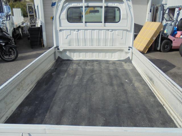 キャリイトラック KCエアコン・パワステ エアコン パワステ オートマ パートタイム4WD 3方開き ETC付 エンジン交換済25,000Km物 プラグ DLI新品 荷台マット(8枚目)