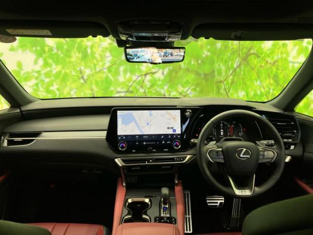 ＲＸ ４ＷＤ　ＲＸ３５０Ｆスポーツ　パノラマルーフ／保証書／ディスプレイオーディオ＋ナビ１４インチ／デジタルインナーミラー／衝突安全装置／シートヒーター／全方位モニター／車線逸脱防止支援システム／シート　フルレザー　革シート　サンルーフ（4枚目）