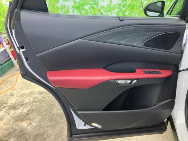 ＲＸ ４ＷＤ　ＲＸ３５０Ｆスポーツ　パノラマルーフ／保証書／ディスプレイオーディオ＋ナビ１４インチ／デジタルインナーミラー／衝突安全装置／シートヒーター／全方位モニター／車線逸脱防止支援システム／シート　フルレザー　革シート　サンルーフ（22枚目）