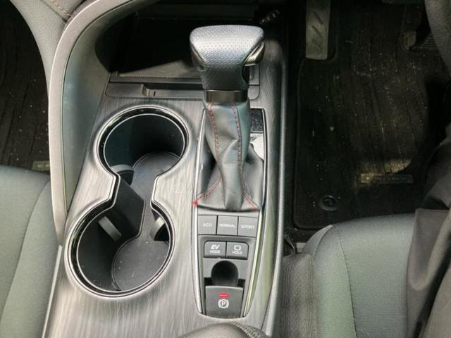 カムリ Ｘ　新品タイヤ／保証書／純正　９インチ　ＳＤナビ／衝突安全装置／車線逸脱防止支援システム／ヘッドランプ　ＬＥＤ／Ｂｌｕｅｔｏｏｔｈ接続／ＨＤＭＩ接続／ＥＴＣ／ＥＢＤ付ＡＢＳ／横滑り防止装置　バックカメラ（18枚目）