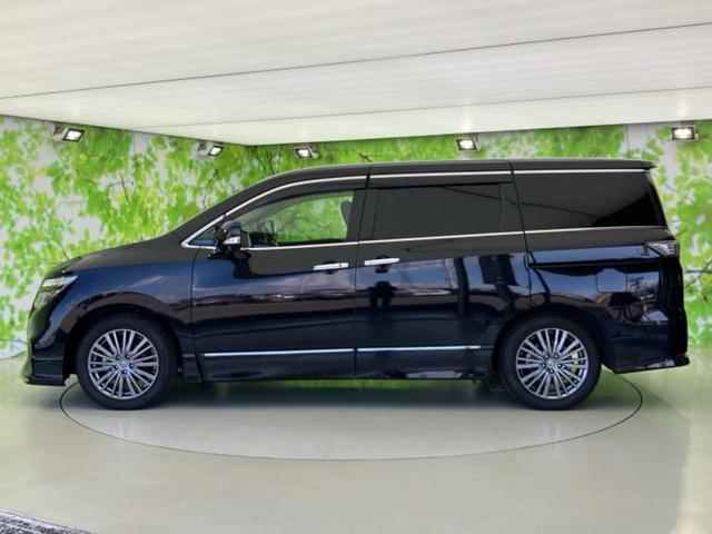 エルグランド ハイウェイスタープレミアムアーバンクロム 純正 10インチ SDナビ/フリップダウンモニター/インテリジェントルームミラー/エマージェンシーブレーキ/両側電動スライドドア/シートヒーター/アラウンドビューモニター/シート フルレザー 革シート(2枚目)