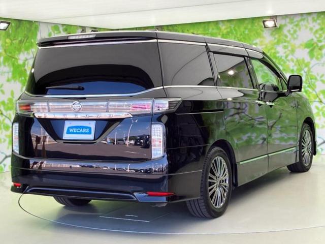 エルグランド ハイウェイスタープレミアムアーバンクロム 純正 10インチ SDナビ/フリップダウンモニター/インテリジェントルームミラー/エマージェンシーブレーキ/両側電動スライドドア/シートヒーター/アラウンドビューモニター/シート フルレザー 革シート(3枚目)