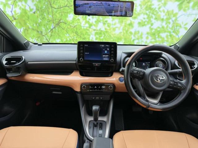 ヤリス ハイブリッドZ 純正エアロ/保証書/ディスプレイオーディオ8インチ/衝突安全装置/シートヒーター 前席/パノラミックビューモニター/車線逸脱防止支援システム/ヘッドランプ LED/ETC 衝突被害軽減システム(4枚目)