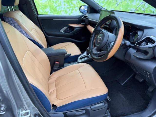 ヤリス ハイブリッドZ 純正エアロ/保証書/ディスプレイオーディオ8インチ/衝突安全装置/シートヒーター 前席/パノラミックビューモニター/車線逸脱防止支援システム/ヘッドランプ LED/ETC 衝突被害軽減システム(5枚目)