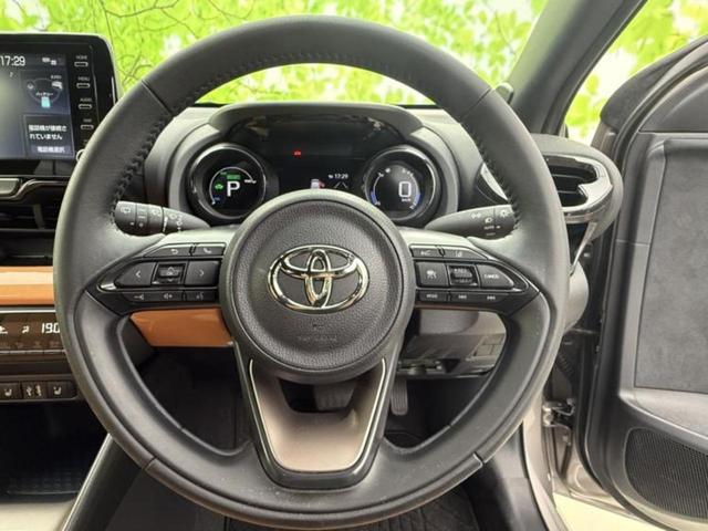 ヤリス ハイブリッドZ 純正エアロ/保証書/ディスプレイオーディオ8インチ/衝突安全装置/シートヒーター 前席/パノラミックビューモニター/車線逸脱防止支援システム/ヘッドランプ LED/ETC 衝突被害軽減システム(10枚目)