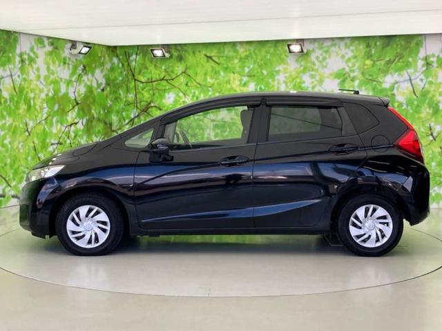 フィット 13G・Fパッケージファインエディション 純正 SDナビ/Bluetooth接続/ETC/EBD付ABS/横滑り防止装置/アイドリングストップ/バックモニター/フルセグTV/DVD/エンジンスタートボタン/キーレスエントリー/オートエアコン(2枚目)