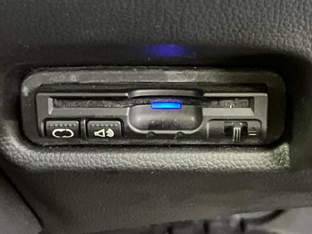 フィット 13G・Fパッケージファインエディション 純正 SDナビ/Bluetooth接続/ETC/EBD付ABS/横滑り防止装置/アイドリングストップ/バックモニター/フルセグTV/DVD/エンジンスタートボタン/キーレスエントリー/オートエアコン(18枚目)