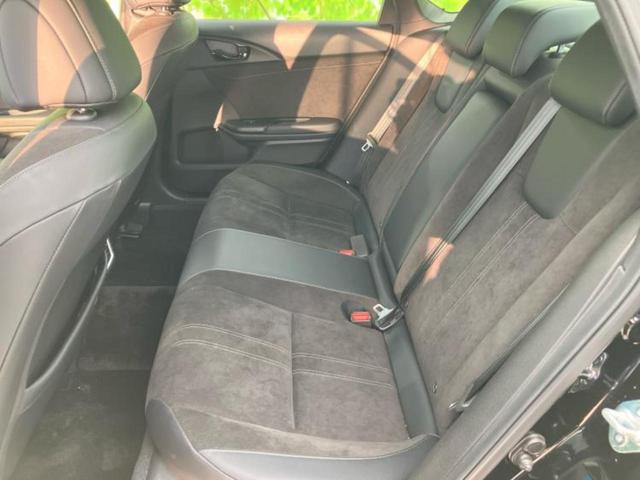 ＷＥＣＡＲＳでは各商談席に大型モニターをご用意しております！見やすい大画面でゆったりと全国の在庫をご覧いただけます！是非ご来店お待ちしております！