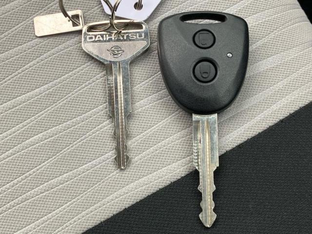 ミライース L 新品タイヤ/ABS/横滑り防止装置/アイドリングストップ/禁煙車/エアバッグ 運転席/エアバッグ 助手席/パワーウインドウ/キーフリーシステム/パワーステアリング/オートライト/マニュアルエアコン(28枚目)