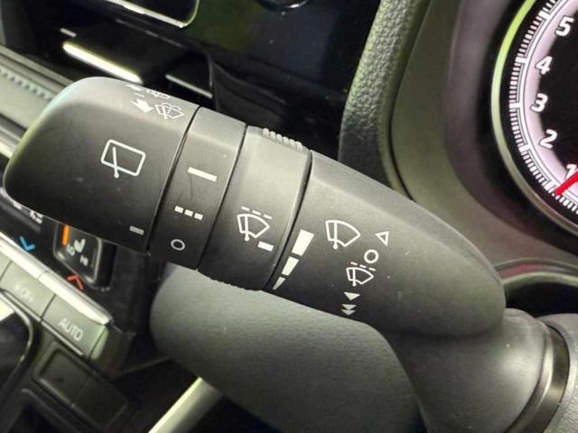 ヴォクシー Ｓ－Ｚ　★★★ディスプレイオーディオ１０．５インチ／トヨタセーフティセンス／両側電動スライドドア／シートヒーター　前席／車線逸脱防止支援システム／シート　ハーフレザー　衝突被害軽減システム　バックカメラ（27枚目）