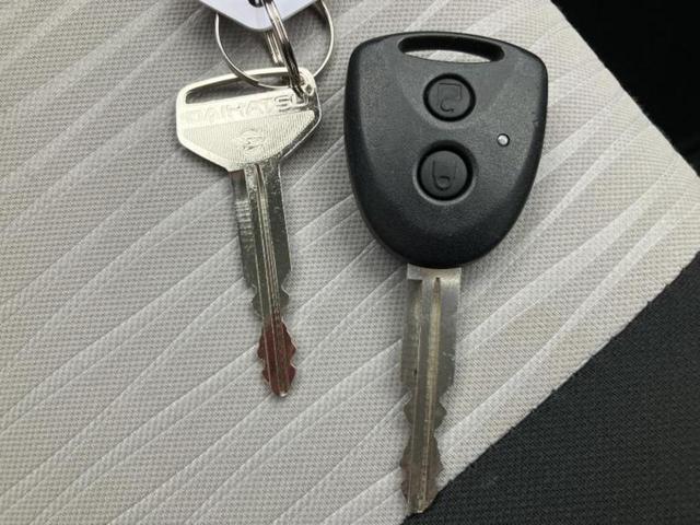 ミライース Ｌ　新品タイヤ／保証書／ＡＢＳ／アイドリングストップ／禁煙車／エアバッグ　運転席／エアバッグ　助手席／パワーウインドウ／キーレス／パワーステアリング／オートライト／マニュアルエアコン／セキュリティアラーム（30枚目）