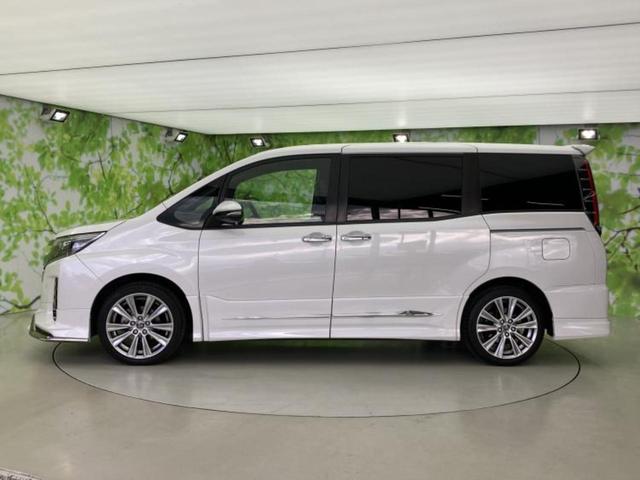 ノア Ｓｉダブルバイビー２　新品タイヤ／純正エアロ／保証書／純正　１０インチ　ＳＤナビ／フリップダウンモニター　純正　１２．８インチ／衝突安全装置／両側電動スライドドア／車線逸脱防止支援システム／シート　ハーフレザー　フルエアロ（2枚目）