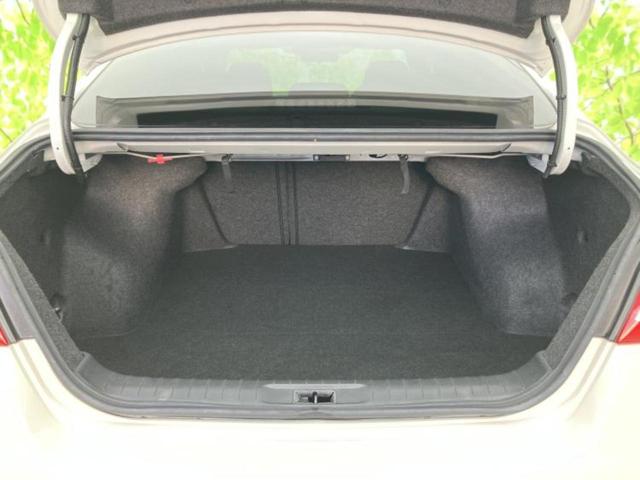 ティアナ ＸＬナビＡＶＭパッケージ　純正　ＳＤナビ／衝突安全装置／全方位モニター／ヘッドランプ　ＬＥＤ／ＵＳＢジャック／Ｂｌｕｅｔｏｏｔｈ接続／ＥＴＣ／横滑り防止装置／クルーズコントロール／バックモニター／フルセグＴＶ　全周囲カメラ（8枚目）