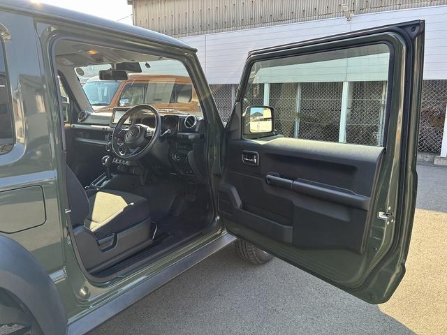 運転席ドアを最大限開けた状態です！