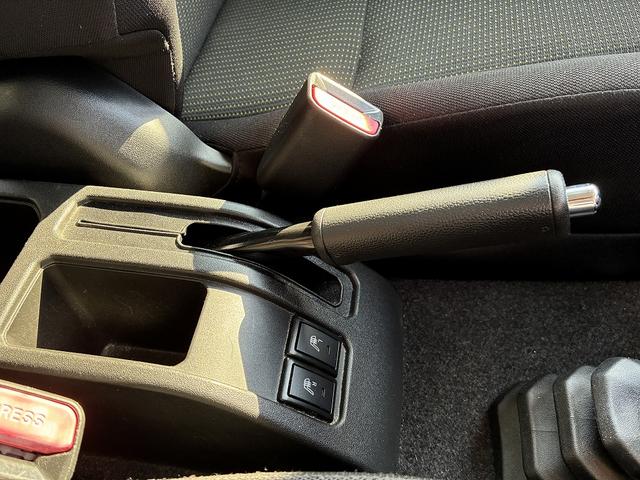 パーキングブレーキはハンドタイプです！