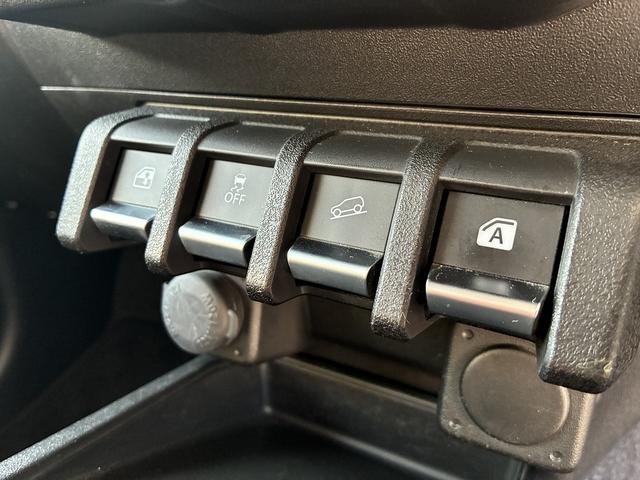 センター部に各種スイッチ類が集結！