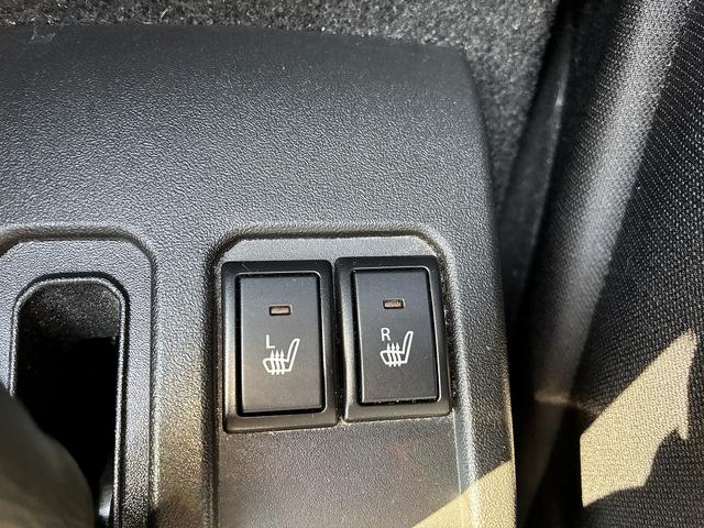 運転席、助手席シートヒーター搭載で冬もあったか♪