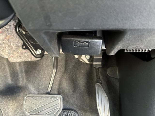 ボンネット開錠部！