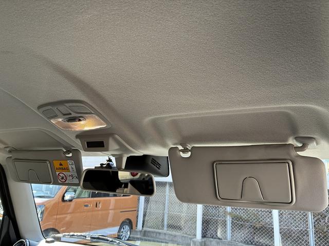 運転席、助手席サンバイザーには