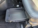 助手席シート下にも収納♪