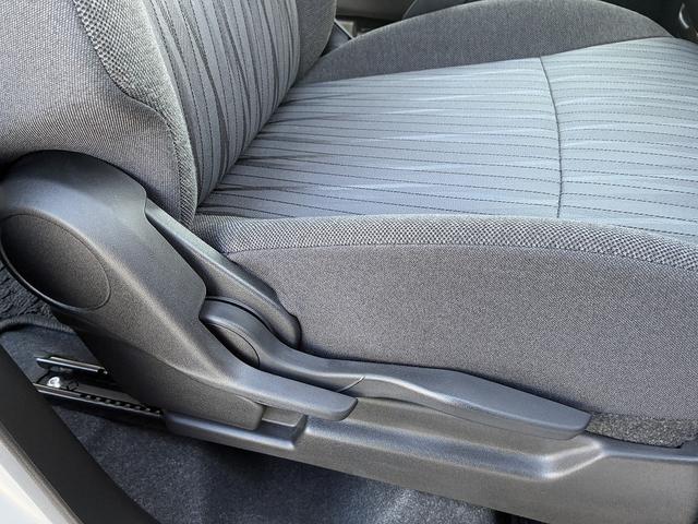 ソリオ Ｇ　２型　お手入れ楽々♪スターシルバーメタリック！　衝突軽減ブレーキ搭載　後席両側スライドドア（片側電動）　オーディオレス（17枚目）