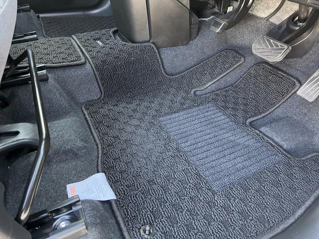 ソリオ Ｇ　２型　お手入れ楽々♪スターシルバーメタリック！　衝突軽減ブレーキ搭載　後席両側スライドドア（片側電動）　オーディオレス（19枚目）