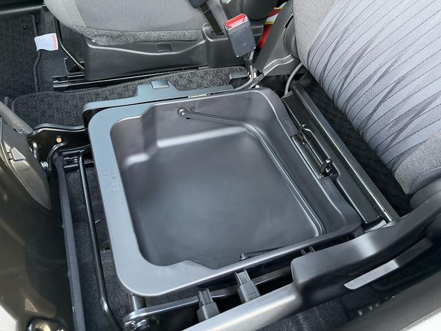 ソリオ Ｇ　２型　お手入れ楽々♪スターシルバーメタリック！　衝突軽減ブレーキ搭載　後席両側スライドドア（片側電動）　オーディオレス（66枚目）