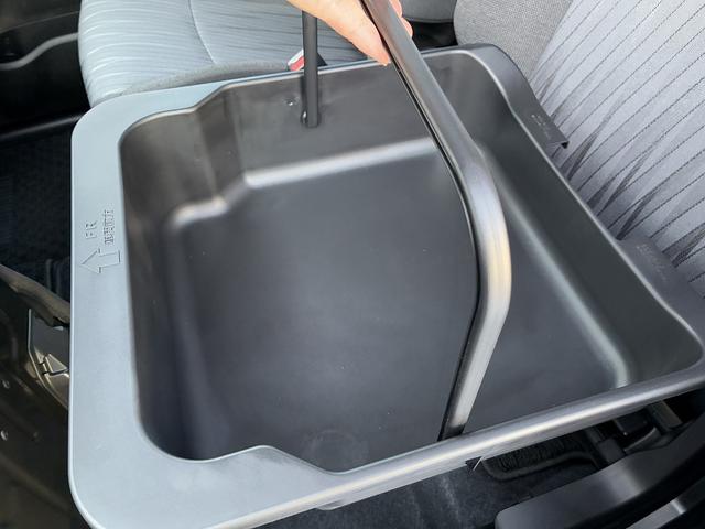 ソリオ Ｇ　２型　お手入れ楽々♪スターシルバーメタリック！　衝突軽減ブレーキ搭載　後席両側スライドドア（片側電動）　オーディオレス（67枚目）