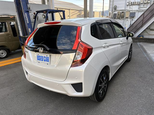 フィット １３Ｇ・Ｆパッケージ　ナビ　バックカメラ　ＥＴＣ　１５インチ外品アルミ　スマートキー（8枚目）