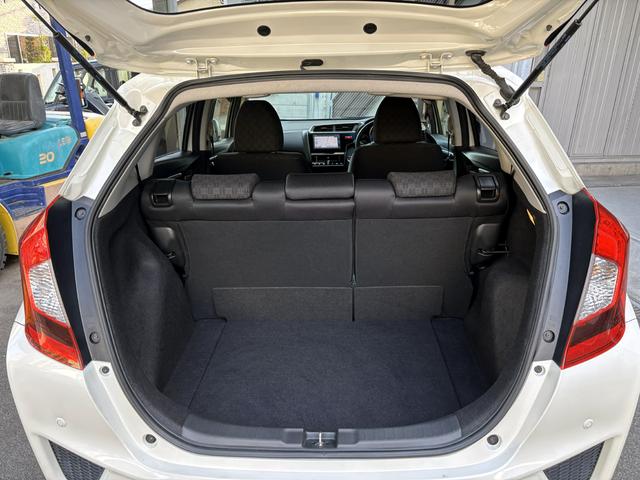 フィット １３Ｇ・Ｆパッケージ　ナビ　バックカメラ　ＥＴＣ　１５インチ外品アルミ　スマートキー（16枚目）