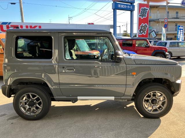 ジムニー XC 届出済未使用車 デュアルセンサーブレーキサポートII パートタイム4WD 高低二段切替式 AT カーテンエアバッグ シートヒーター プッシュスタート クルーズコントロール クリアランスソナー 純正AW(7枚目)