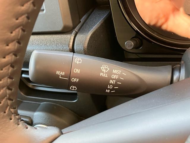 ジムニー XC 届出済未使用車 デュアルセンサーブレーキサポートII パートタイム4WD 高低二段切替式 AT カーテンエアバッグ シートヒーター プッシュスタート クルーズコントロール クリアランスソナー 純正AW(26枚目)