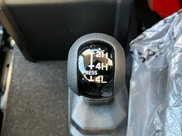 ジムニー XC 届出済未使用車 デュアルセンサーブレーキサポートII パートタイム4WD 高低二段切替式 AT カーテンエアバッグ シートヒーター プッシュスタート クルーズコントロール クリアランスソナー 純正AW(33枚目)