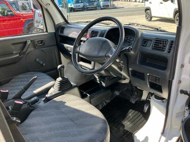 キャリイトラック ＫＣエアコン・パワステ　４ＷＤ　５速ＭＴ　ＡＣ　ＰＳ　三方開　鳥居　高低二段切替式パートタイム４ＷＤ（2枚目）