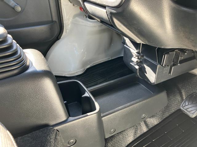 キャリイトラック ＫＣエアコン・パワステ　４ＷＤ　５速ＭＴ　ＡＣ　ＰＳ　三方開　鳥居　高低二段切替式パートタイム４ＷＤ（34枚目）