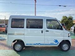 狭い場所でも乗り降り楽々！スライドドア！ 3