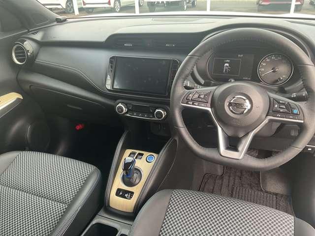 キックス 1.2 X (e-POWER) ナビTV・シートヒーター・プロパイロット ナビ&TV ワンオ-ナ-車 追従クルコン スマートキー LEDヘッド レーンアシスト パワーステアリング 禁煙車 盗難防止システム ドライブレコーダー ETC 整備記録簿有 メモリーナビ アルミ(3枚目)