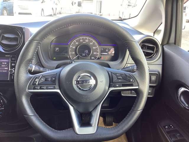 ノート １．２　ｅ－ＰＯＷＥＲ　メダリスト　ナビＴＶ・バックモニター・ＥＴＣ・クルーズコ　被害軽減ブレーキ　ＴＶナビ　禁煙　クルコン　インテリキー　アイドリングストップ　盗難防止装置　ＬＥＤランプ　車線逸脱警報システム　ワンオーナー　キーフリー　アルミホイール　ＥＴＣ　オートエアコン（9枚目）