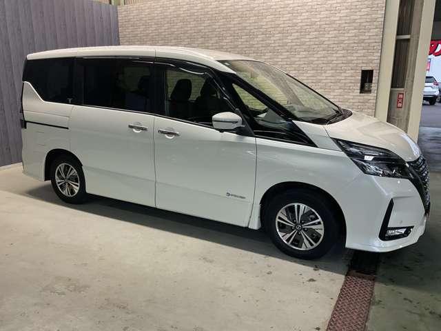 セレナ 1.2 e-POWER ハイウェイスター V シートヒーター・ナビTV・全方位モニター 360°カメラ エマジェンシーブレーキ 1オナ スマキー バックカメラ LED レーンアシスト ETC Aストップ イモビ フルオートエアコン アルミホイール エアバック メモリーナビ キーフリー(3枚目)