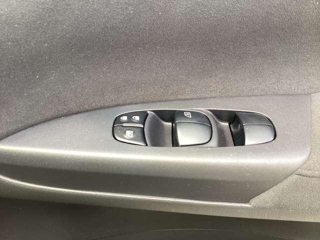 運転席のパワーウインドウ等操作部