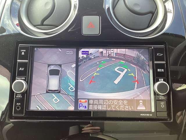 【アラウンドビューモニター】周囲を見渡せる映像で、スムースな駐車をサポートします