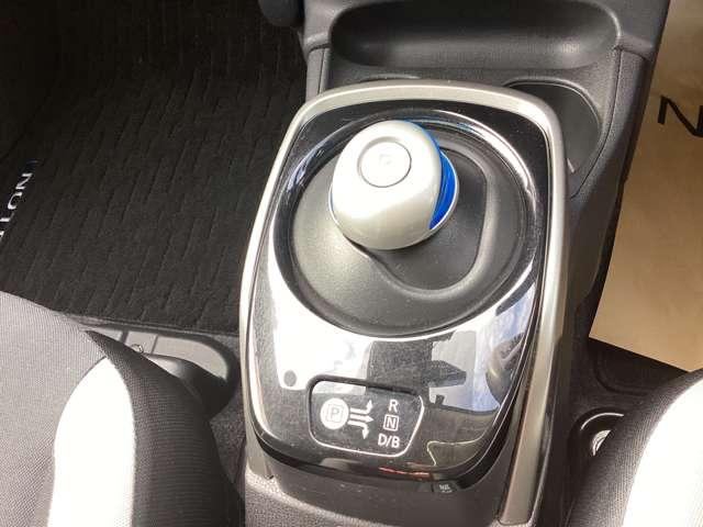 軽い操作で動かせるシフトレバー