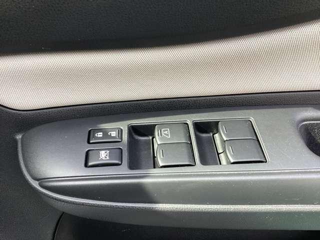 運転席のパワーウインドウ等操作部