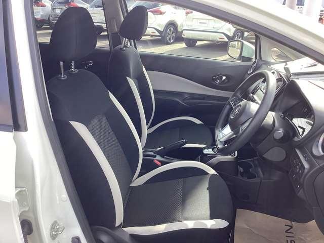 運転席まわりは、使用感も少なく良好な状態です。