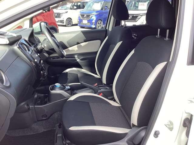 助手席まわりは、使用感も少なく良好な状態です。